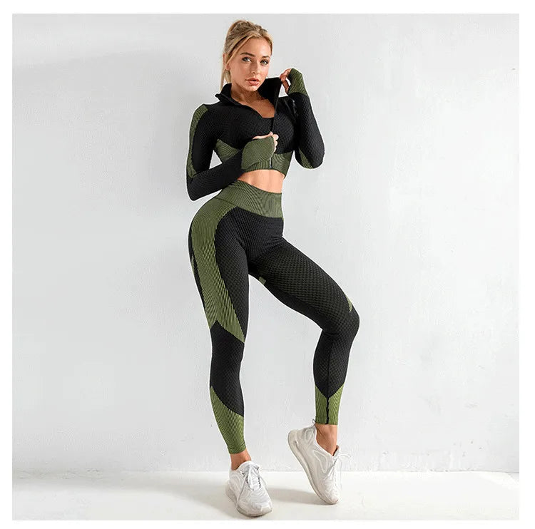 Ensemble survêtement femme 3 pièces avec legging taille haute et veste zippée | Ensemble athleisure élégant avec haut court, legging et veste zippée | Ensemble legging taille haute et haut court pour femmes actives | Survêtement 3 pièces confortable et respirant pour l'entraînement | Ensemble survêtement femme polyvalent pour la salle de sport et le quotidien | Tenue tendance avec veste zippée et legging pour femmes | Ensemble activewear 3 pièces élégant avec legging taille haute | Ensemble athleisure flatt