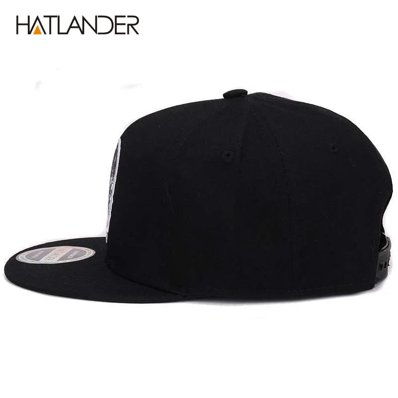 Casquette de baseball à visière plate | Casquette style crâne snapback unisexe | Casquette de sport avec visière plate | Casquette tendance unisexe avec crâne | Casquette snapback ajustable pour homme et femme | Casquette streetwear avec design crâne | Casquette de baseball urbaine et moderne | Accessoire mode unisexe pour l'été | Casquette ajustable pour tous les styles | Casquette de baseball avec visière plate et crâne