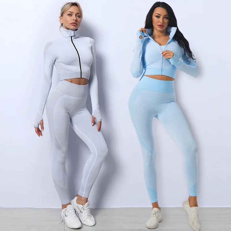 Ensemble survêtement femme 3 pièces avec legging taille haute et veste zippée | Ensemble athleisure élégant avec haut court, legging et veste zippée | Ensemble legging taille haute et haut court pour femmes actives | Survêtement 3 pièces confortable et respirant pour l'entraînement | Ensemble survêtement femme polyvalent pour la salle de sport et le quotidien | Tenue tendance avec veste zippée et legging pour femmes | Ensemble activewear 3 pièces élégant avec legging taille haute | Ensemble athleisure flatt