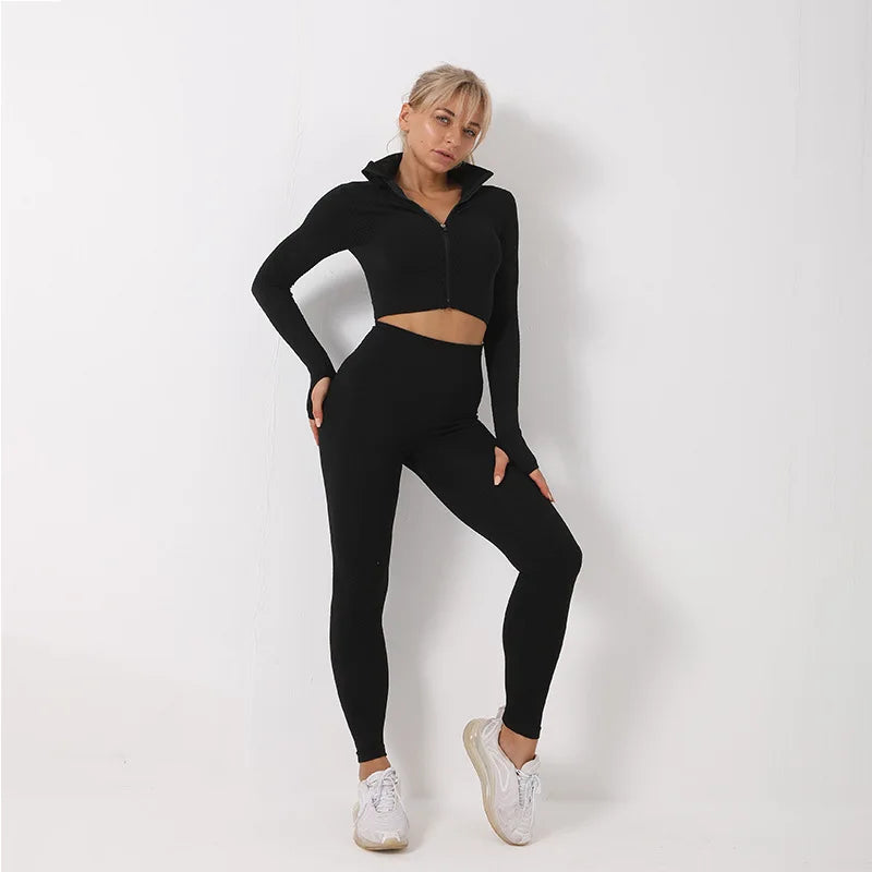 Ensemble survêtement femme 3 pièces avec legging taille haute et veste zippée | Ensemble athleisure élégant avec haut court, legging et veste zippée | Ensemble legging taille haute et haut court pour femmes actives | Survêtement 3 pièces confortable et respirant pour l'entraînement | Ensemble survêtement femme polyvalent pour la salle de sport et le quotidien | Tenue tendance avec veste zippée et legging pour femmes | Ensemble activewear 3 pièces élégant avec legging taille haute | Ensemble athleisure flatt