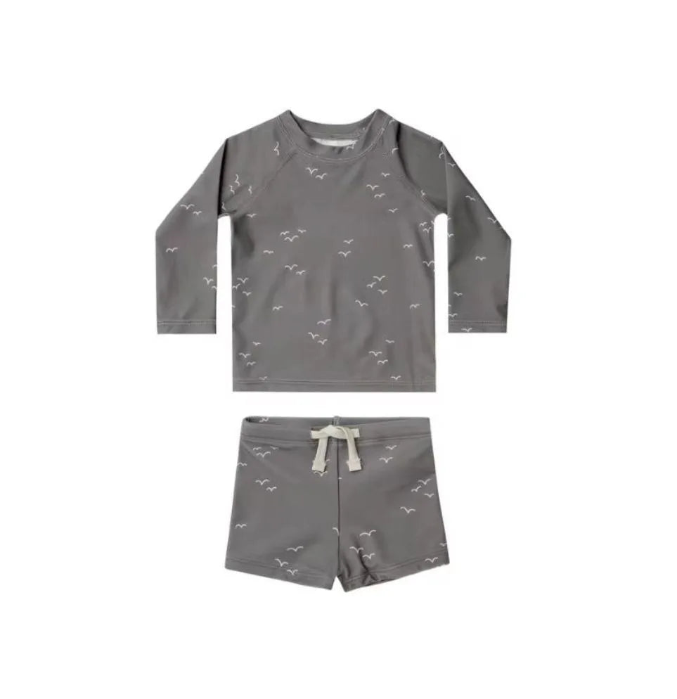Maillot de bain garçon deux pièces | Maillot de bain été créateur pour garçons | Maillot de bain pour enfant | Maillot de bain garçon plage piscine | Maillot de bain à séchage rapide garçon | Maillot de bain confortable pour enfants | Maillot de bain garçon tendance été | Maillot de bain garçon à la mode | Maillot de bain enfant créateur été | Maillot de bain garçon avec design unique