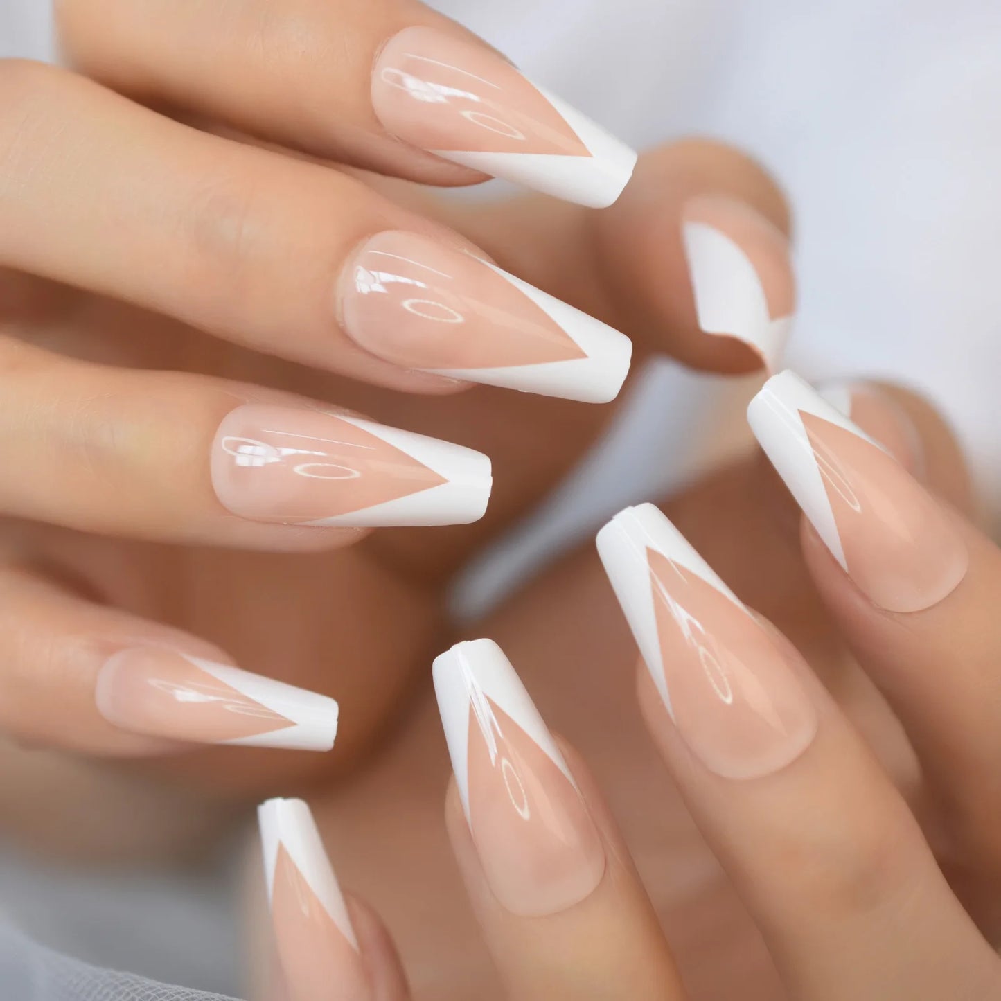Faux ongles cercueil gris à coller, mi-longs, avec motifs