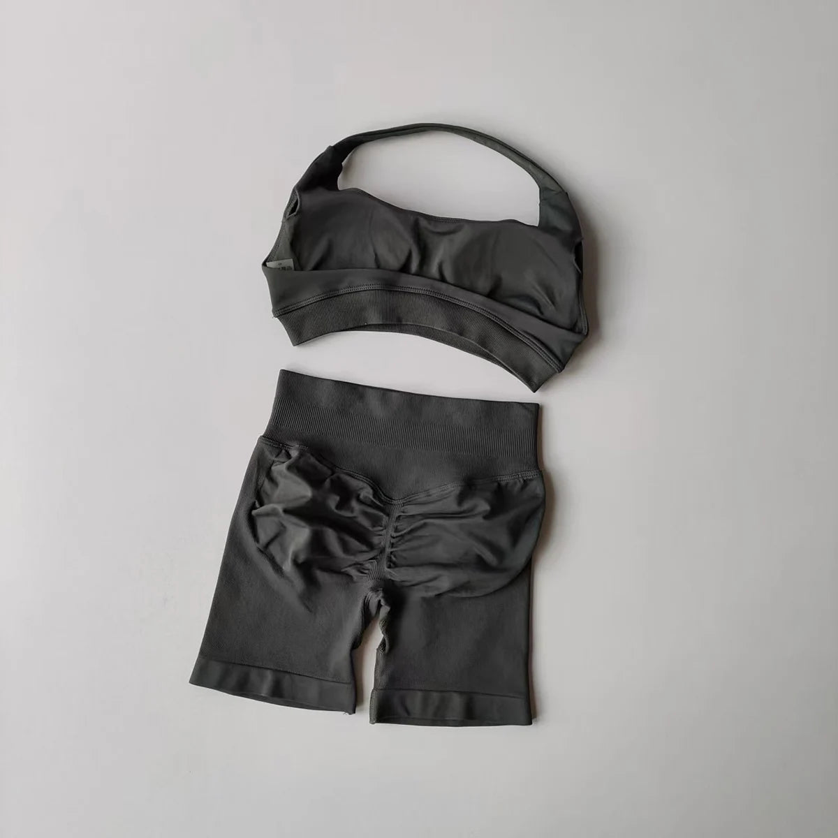 Women's seamless yoga set, backless sports bra, matching shorts