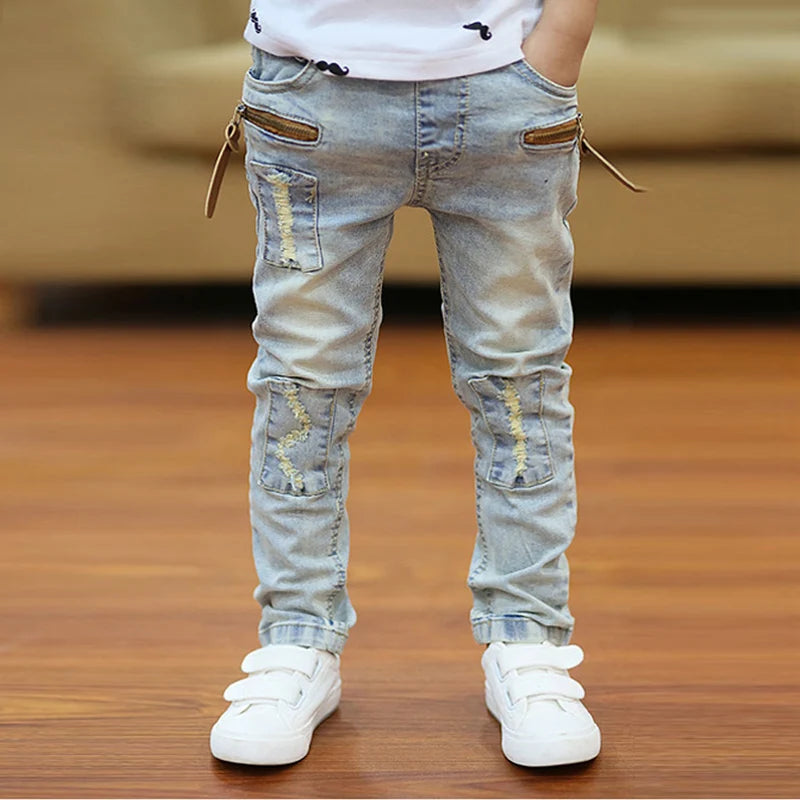 Jean slim droit garçon 4–11 ans | Pantalon en denim enfant coupe droite | Jean classique pour garçon style slim | Jean ajusté garçon résistant et confortable | Pantalon denim basique pour garçon | Jean enfant 4 à 11 ans taille ajustable | Jean slim décontracté pour garçon | Vêtements en jean durables pour enfants | Jean pour garçon facile à assortir | Pantalon jeans garçon look classique