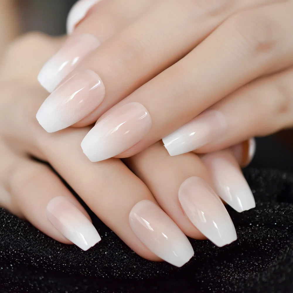 Ongles courts style ballerine française ombrés, dégradés, faux ongles naturels