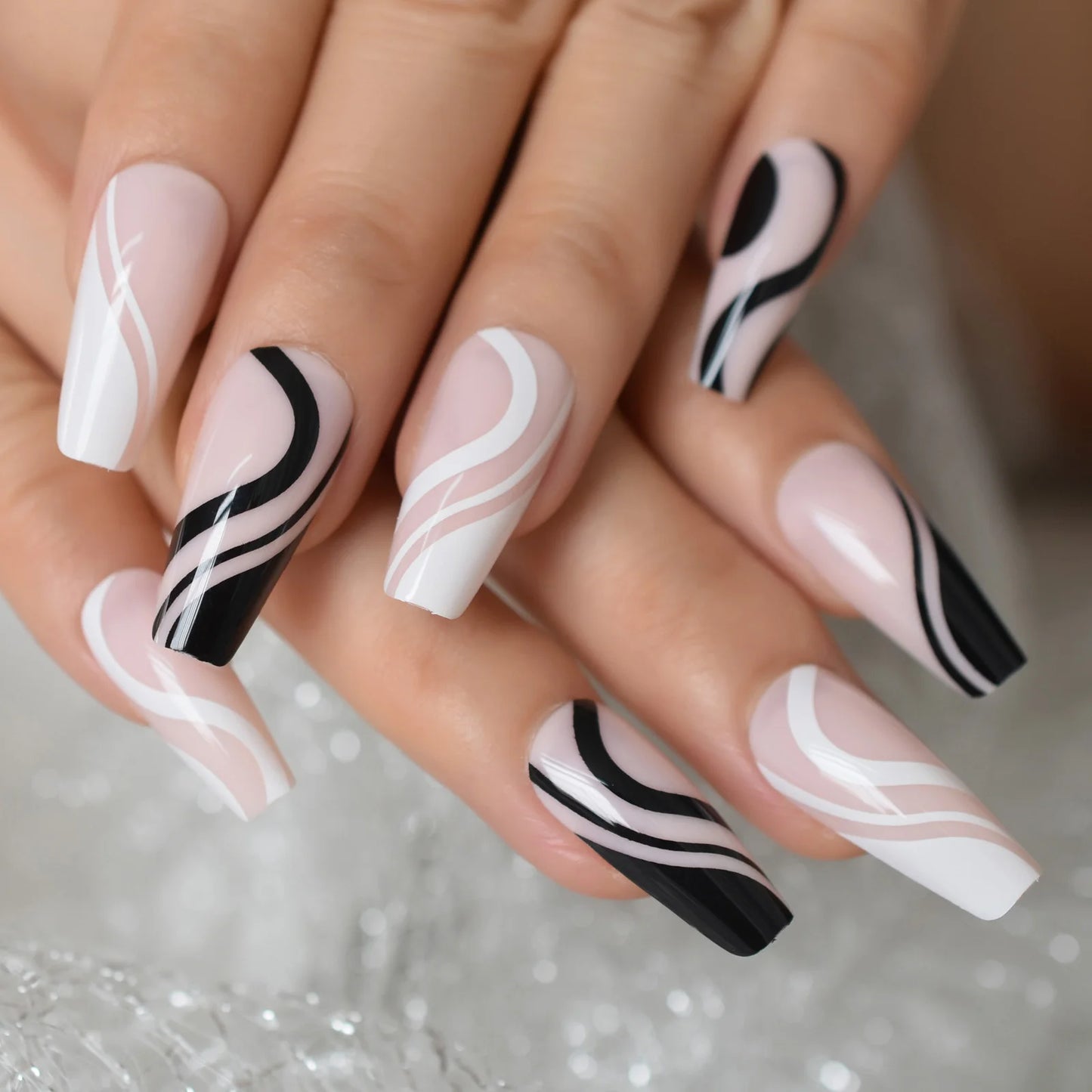 Faux ongles cercueil gris à coller, mi-longs, avec motifs