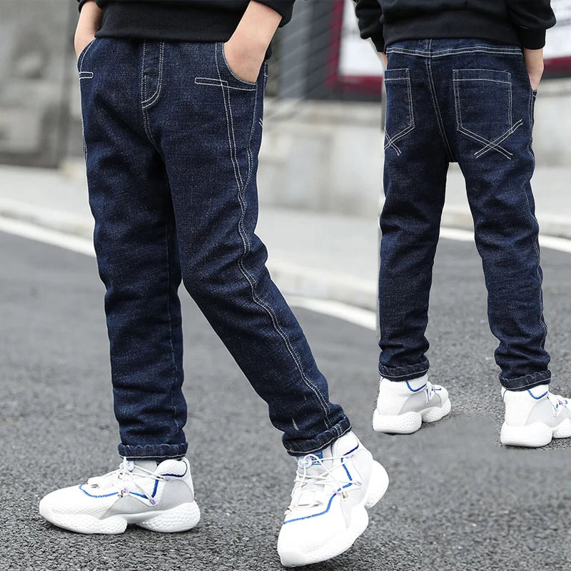 Jean slim droit garçon 4–11 ans | Pantalon en denim enfant coupe droite | Jean classique pour garçon style slim | Jean ajusté garçon résistant et confortable | Pantalon denim basique pour garçon | Jean enfant 4 à 11 ans taille ajustable | Jean slim décontracté pour garçon | Vêtements en jean durables pour enfants | Jean pour garçon facile à assortir | Pantalon jeans garçon look classique