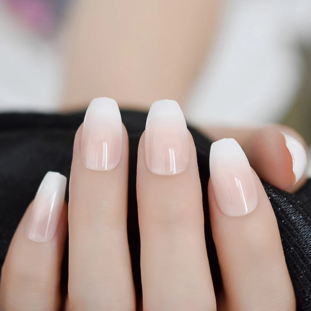 Ongles courts style ballerine française ombrés, dégradés, faux ongles naturels