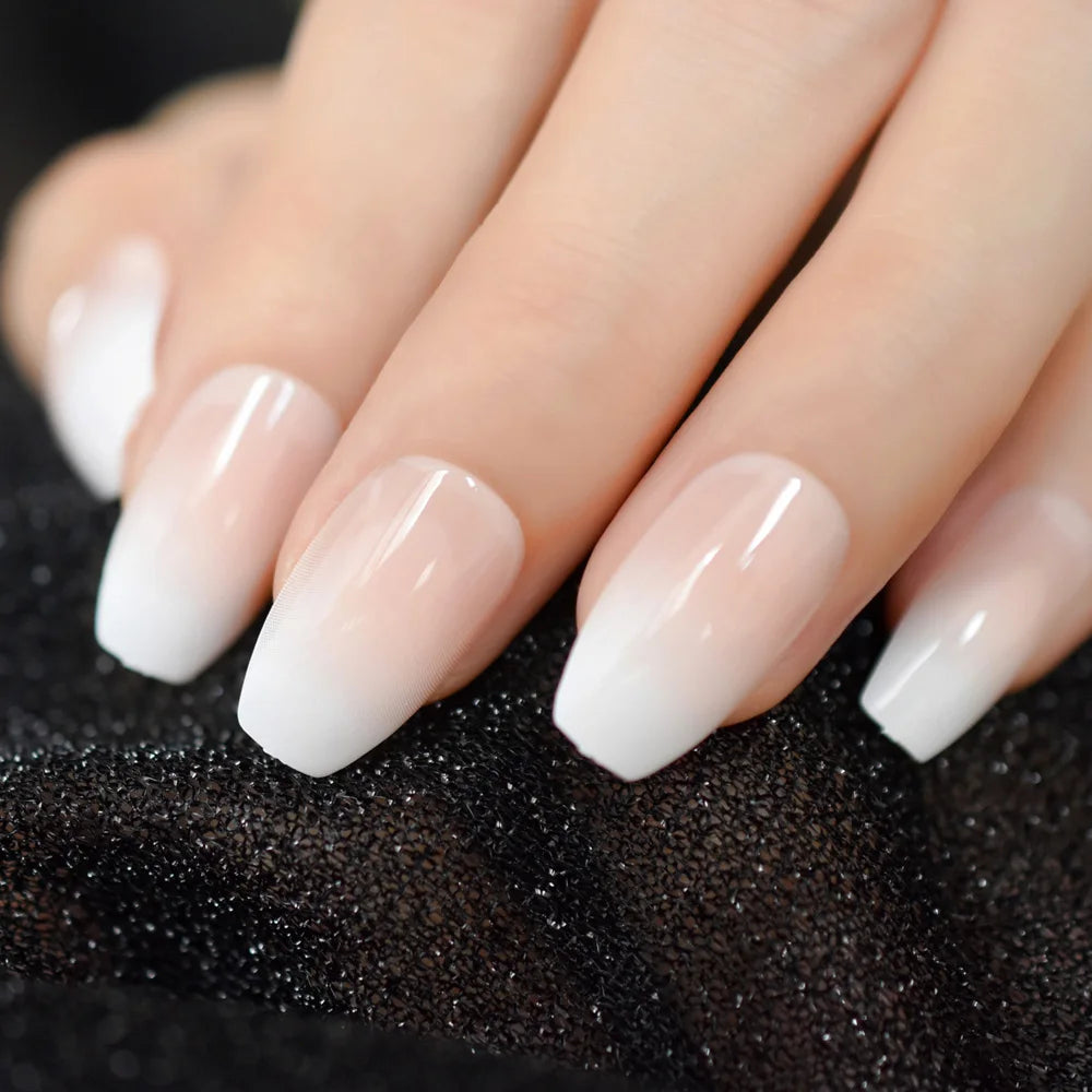 Ongles courts style ballerine française ombrés, dégradés, faux ongles naturels