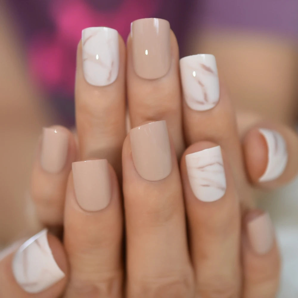 Ongles courts style ballerine française ombrés, dégradés, faux ongles naturels