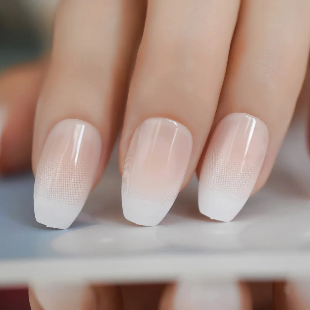 Ongles courts style ballerine française ombrés, dégradés, faux ongles naturels