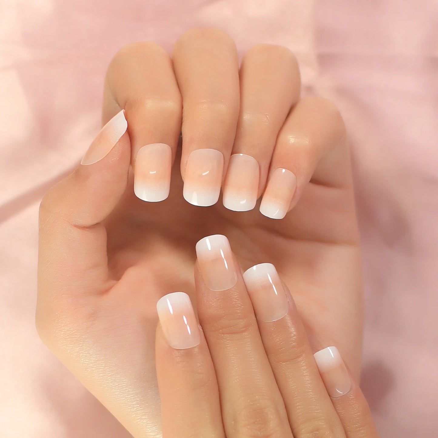 Ongles courts style ballerine française ombrés, dégradés, faux ongles naturels