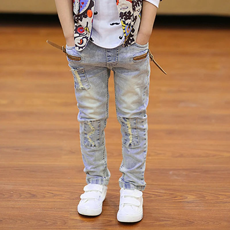 Jean slim droit garçon 4–11 ans | Pantalon en denim enfant coupe droite | Jean classique pour garçon style slim | Jean ajusté garçon résistant et confortable | Pantalon denim basique pour garçon | Jean enfant 4 à 11 ans taille ajustable | Jean slim décontracté pour garçon | Vêtements en jean durables pour enfants | Jean pour garçon facile à assortir | Pantalon jeans garçon look classique