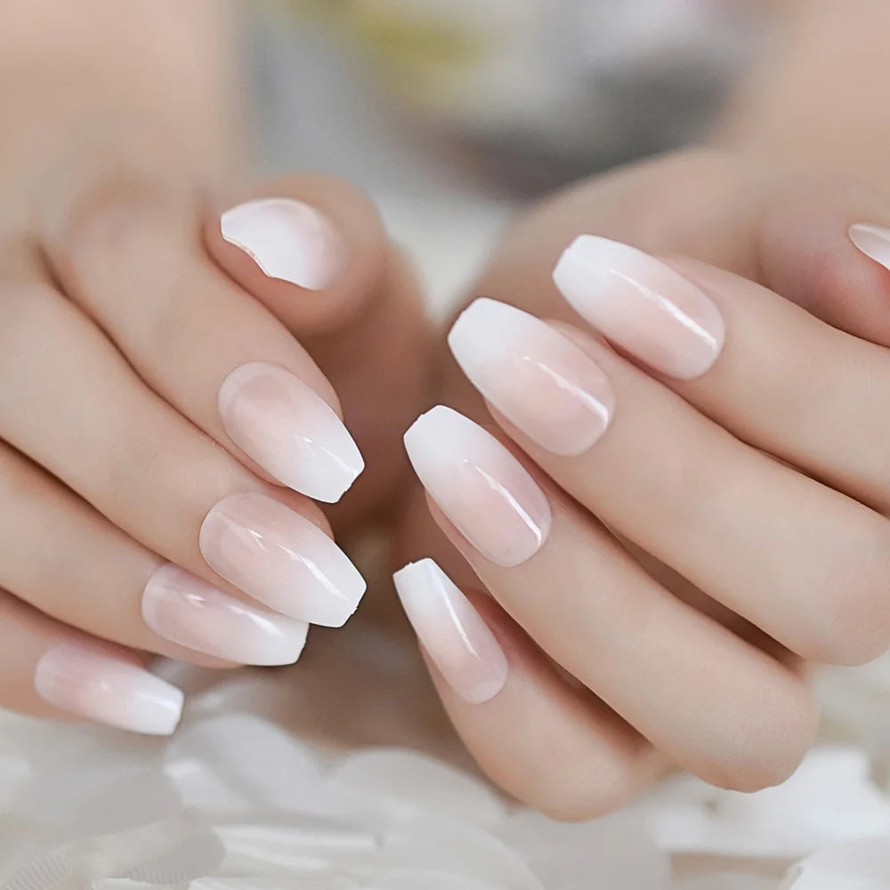 Ongles courts style ballerine française ombrés, dégradés, faux ongles naturels