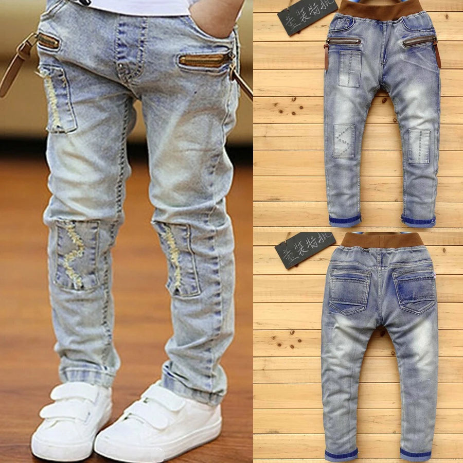 Jean slim droit garçon 4–11 ans | Pantalon en denim enfant coupe droite | Jean classique pour garçon style slim | Jean ajusté garçon résistant et confortable | Pantalon denim basique pour garçon | Jean enfant 4 à 11 ans taille ajustable | Jean slim décontracté pour garçon | Vêtements en jean durables pour enfants | Jean pour garçon facile à assortir | Pantalon jeans garçon look classique