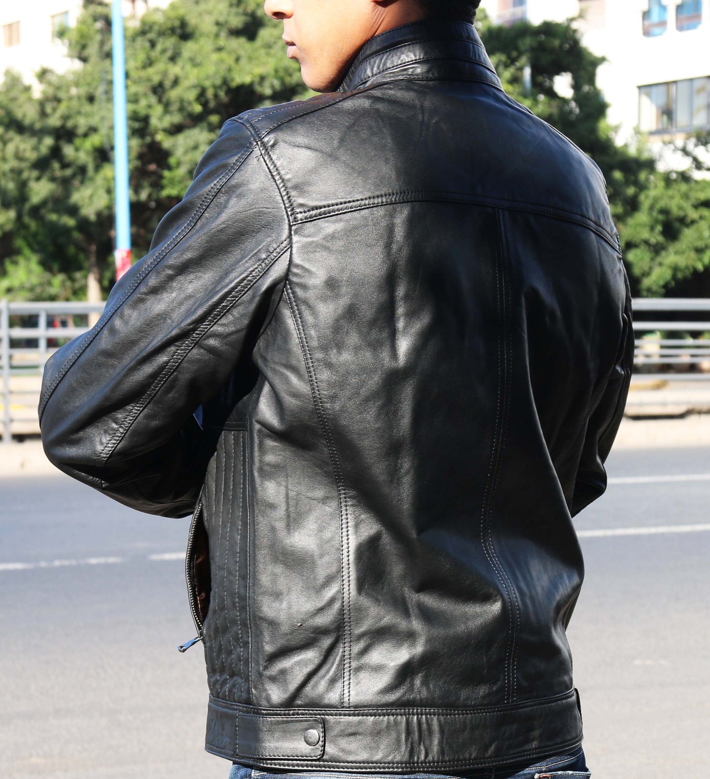 Veste en cuir véritable pour homme Artak | Veste en cuir marron style vintage | Veste en cuir homme élégante | Manteau en cuir automne-hiver pour homme | Veste masculine en cuir de qualité | Blouson zippé homme en cuir | Veste mode urbaine en cuir | Veste en cuir doublée pour homme | Veste en cuir homme avec poches | Blouson tendance pour homme en cuir