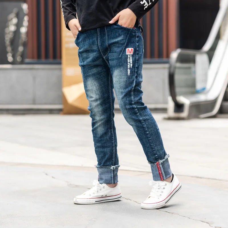 Jean slim droit garçon 4–11 ans | Pantalon en denim enfant coupe droite | Jean classique pour garçon style slim | Jean ajusté garçon résistant et confortable | Pantalon denim basique pour garçon | Jean enfant 4 à 11 ans taille ajustable | Jean slim décontracté pour garçon | Vêtements en jean durables pour enfants | Jean pour garçon facile à assortir | Pantalon jeans garçon look classique